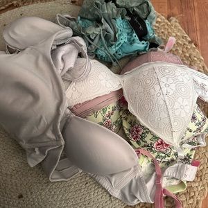 Well worn bras bundle